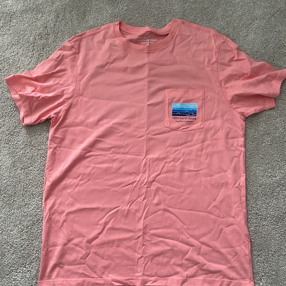 NWOT Vineyard Vines Men's size M Graphic Short Sleeve‎ T-Shirt